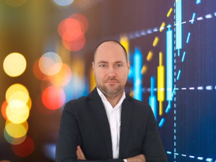 Dragos Movila, financial analyst